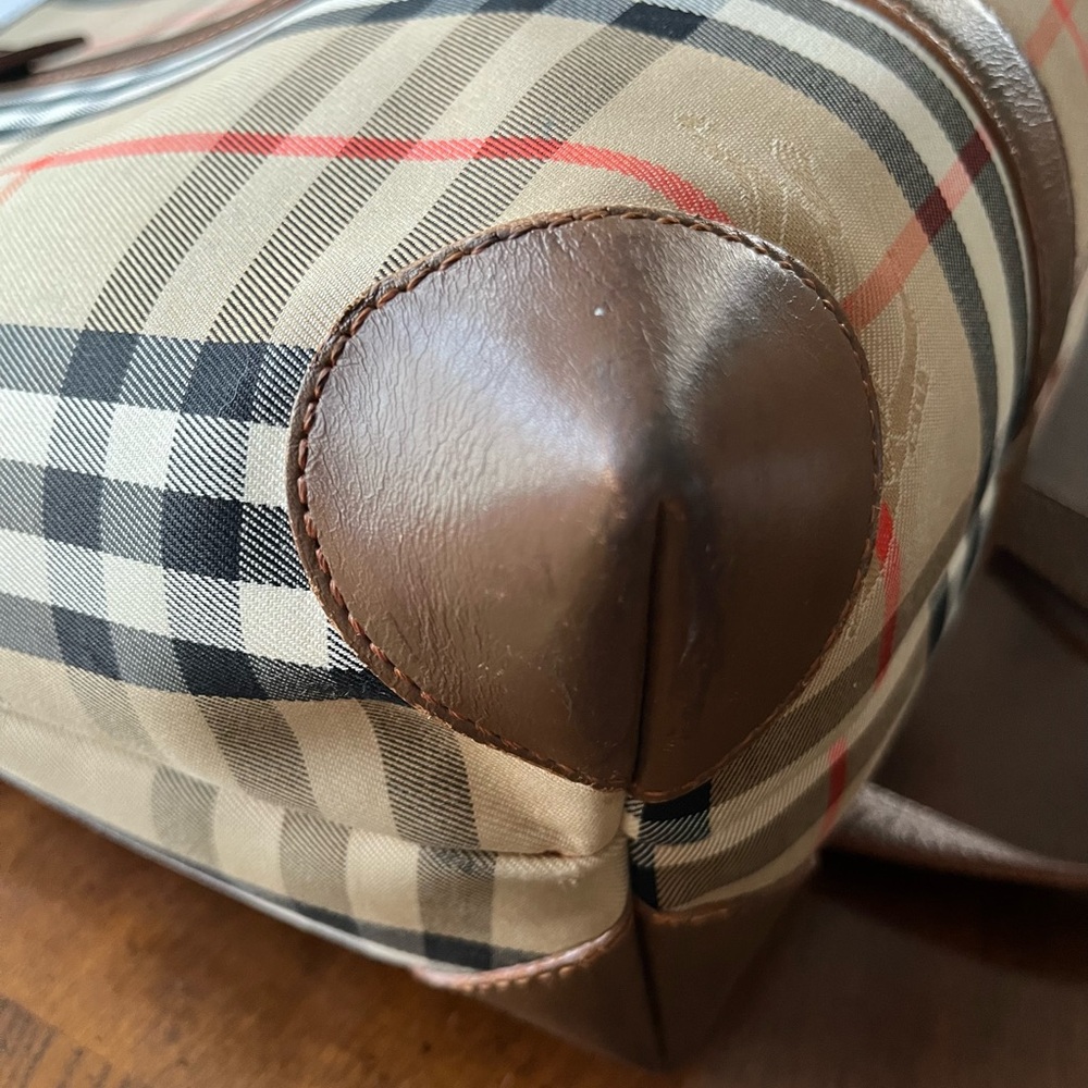 Burberry Tote Nova Check Pattern. Good used vintage condition.Great deal. - Picture 7 of 14
